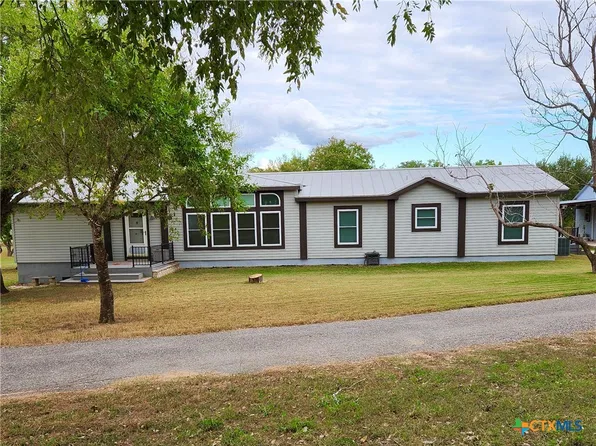 923 Murray Ln, Floresville, TX 78114