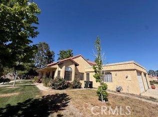 19218 Elm Dr, Apple Valley, CA 92308