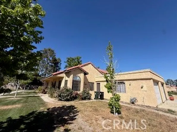 19218 Elm Dr, Apple Valley, CA 92308