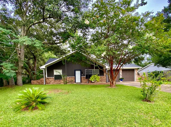 1702 S 1st St, Ocean Springs, MS 39564