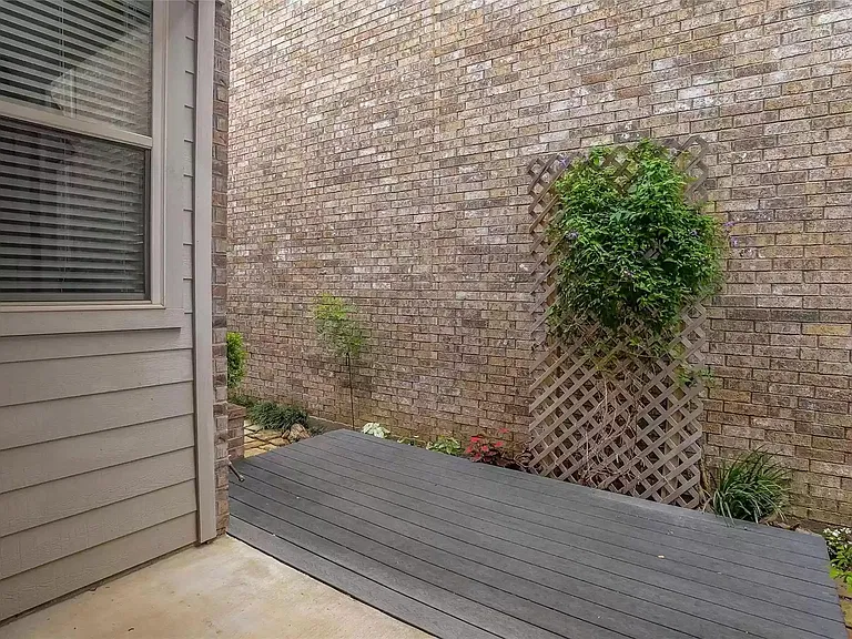 231 Carrington Ln — Photo 31