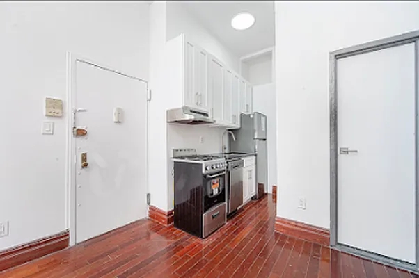 Rented by Compass | media 9