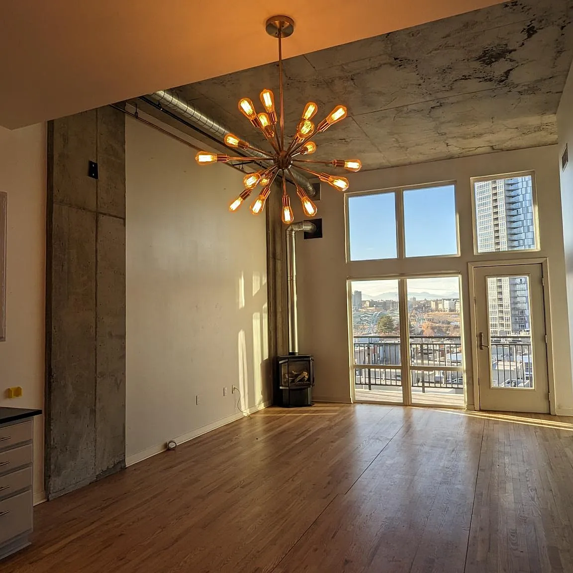 1 bed, 821 sqft, $2,400 — Photo 2