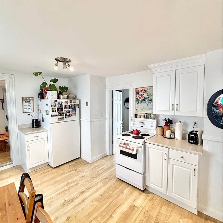 1st image of 349 Charlotte St #347