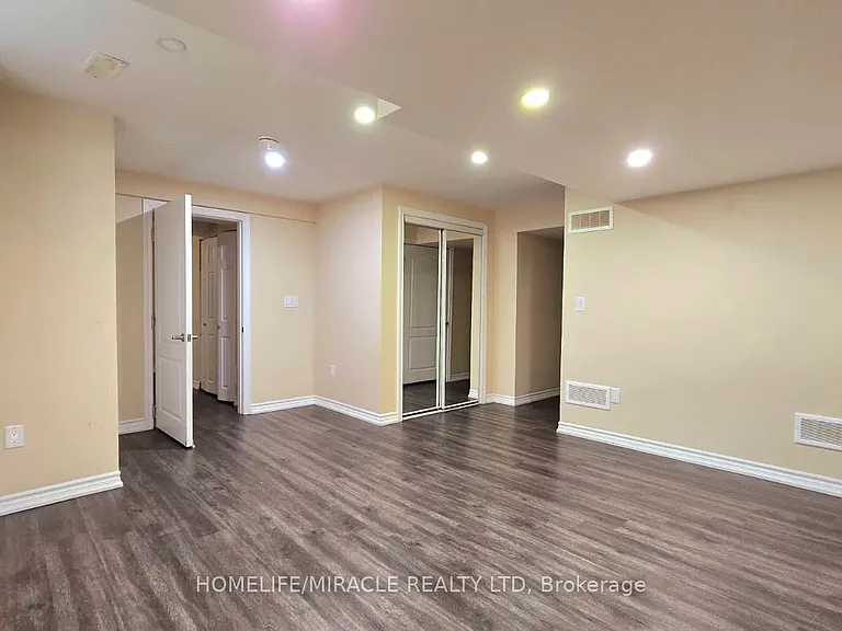 91 Tysonville Cir #LOWER — Photo 11