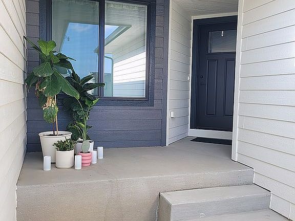 Front entry, window to Bd #2