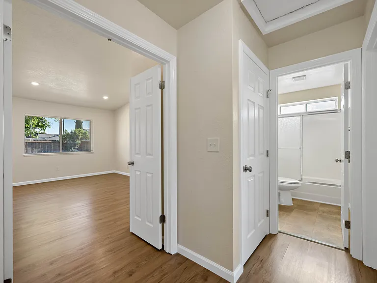 1401 Prospect Way — Photo 2