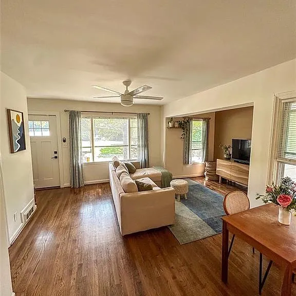 1181 Westview Dr SW — Photo 3