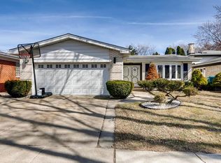 6907 N Minnetonka Ave, Chicago, IL
