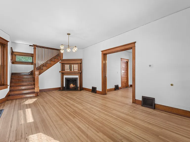 127 S Pearl St — Photo 7
