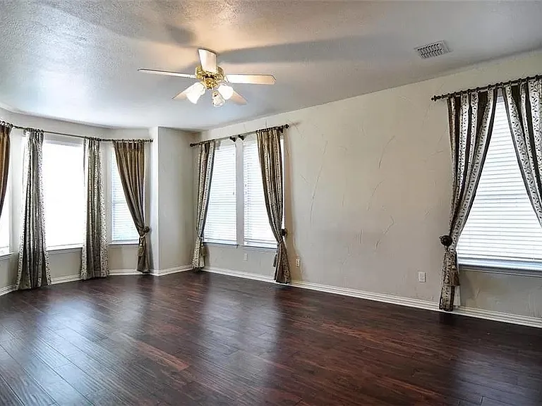 4561 Risinghill Dr — Photo 16