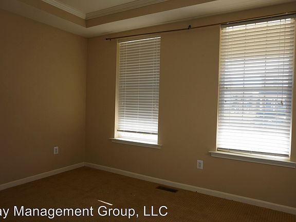 4th image of 1107 Heights Ln
