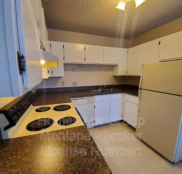 909 Pattee Creek Dr #B — Photo 5