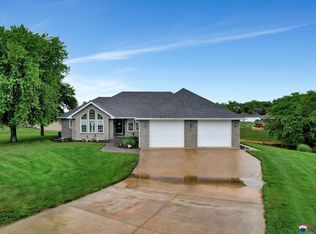 1612 Doyle Ln, Beatrice, NE 68310
