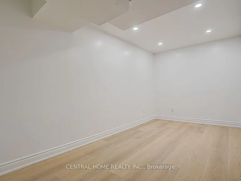 47 Stella Dr #BASEMENT — Photo 10