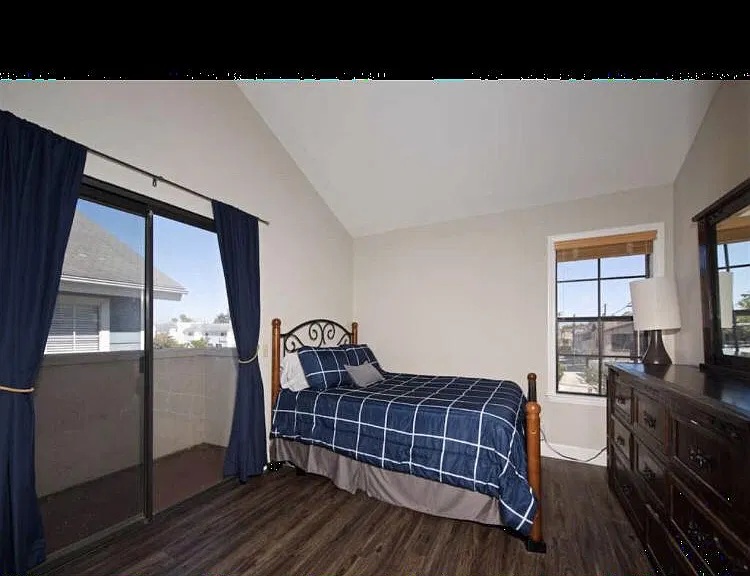 1860 Pacific Beach Dr #1 — Photo 12