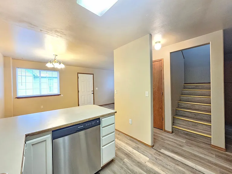 407 E 8th Ave — Photo 15