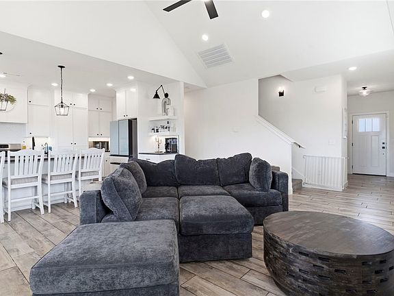 3rd image of 1251 Bootleg Rd