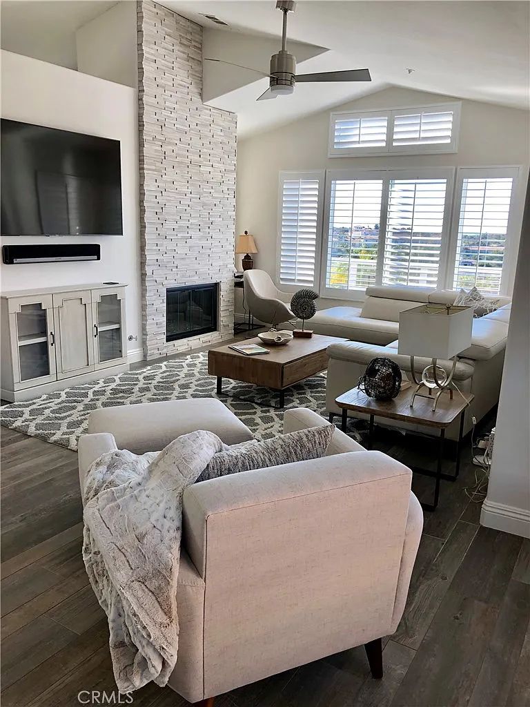 3 bed, 2.5 bath, 2000 sqft, $11,000 — Photo 2
