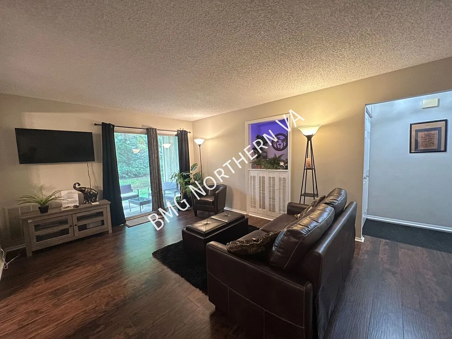 Refreshing 1 Bedroom 1 Bathroom Unit With Patio In New Providence Village — Photo 3