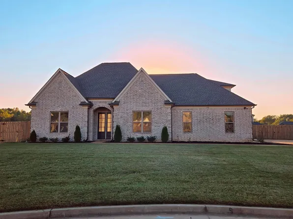 150 James Cv, Oakland, TN 38060