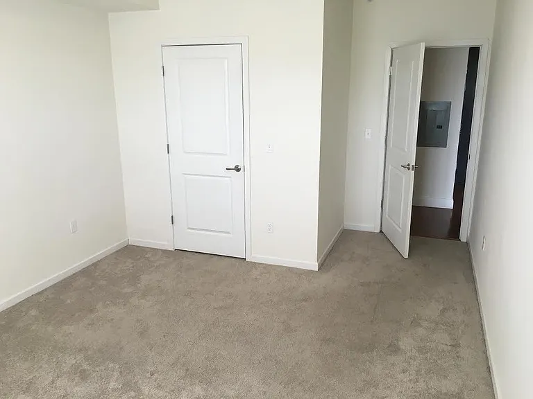 111 Glenwood Ave — Photo 8