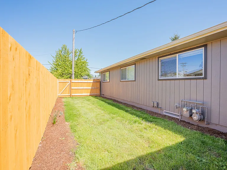 2840 Railroad St SE — Photo 10