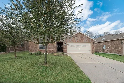 1904 Fairbanks Dr Photo 1