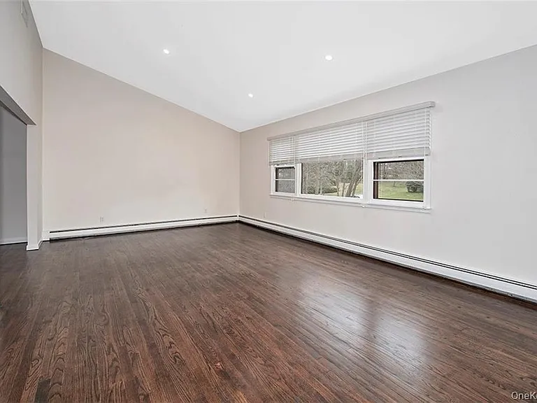 74 Edgewood Rd — Photo 3