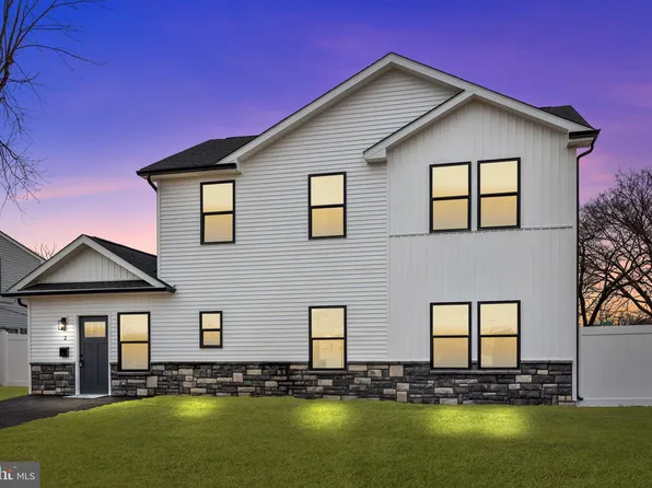 2 Nearwood Ln, Levittown, PA 19054