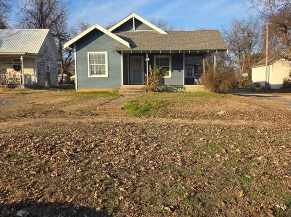 605 Ivanhoe St, Perry, OK 73077
