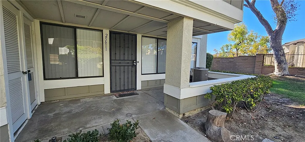 2 bed, 1.5 bath, 1020 sqft, $3,000 — Photo 1