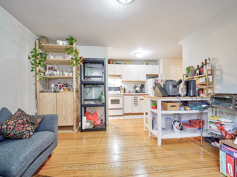 557 Markham St #101 — Photo 7