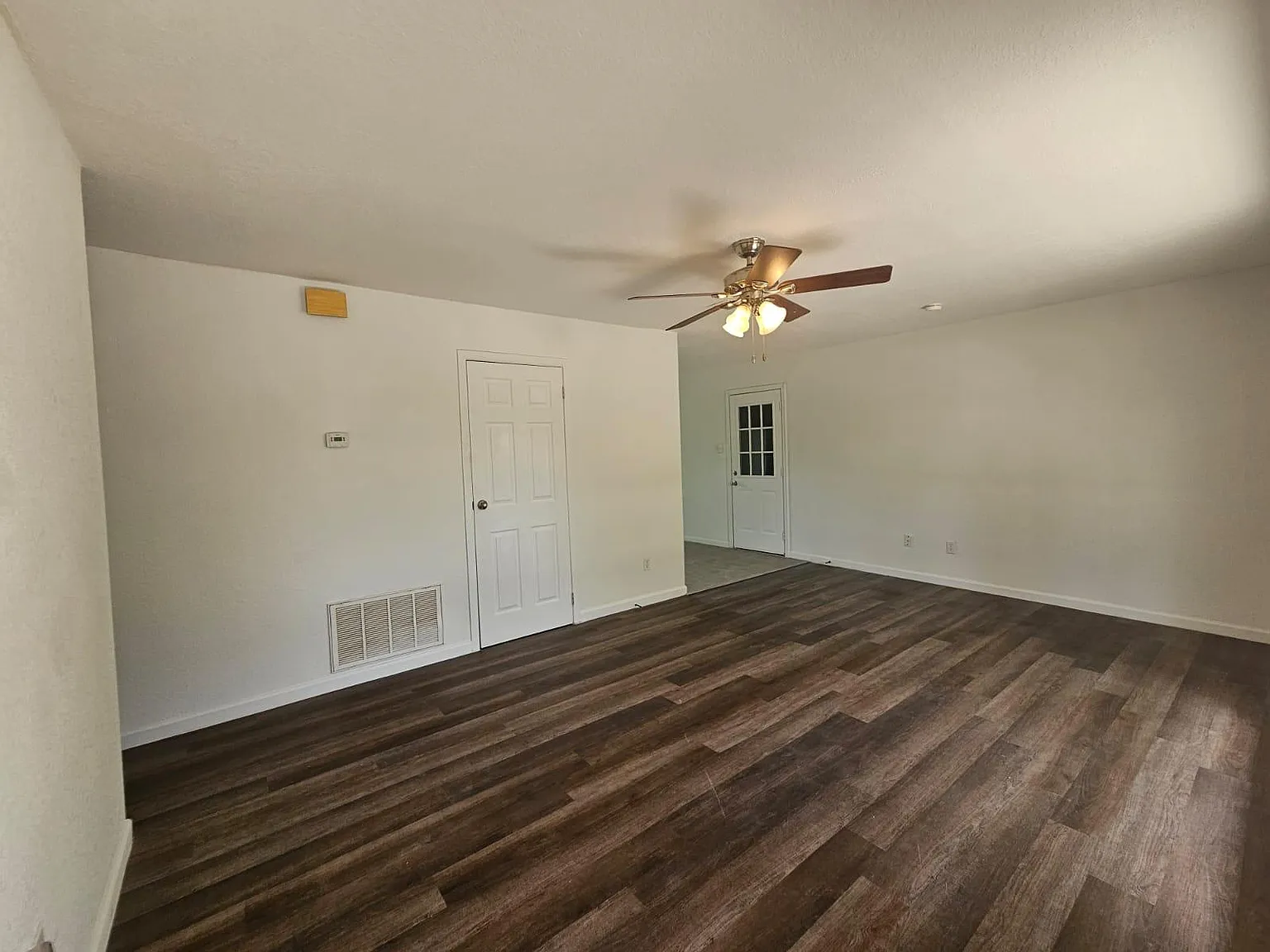 4 bed, 2.0 bath, 1125 sqft, $1,799 — Photo 4