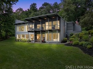 3239 Springbrook Dr NW, Grand Rapids, MI 49544