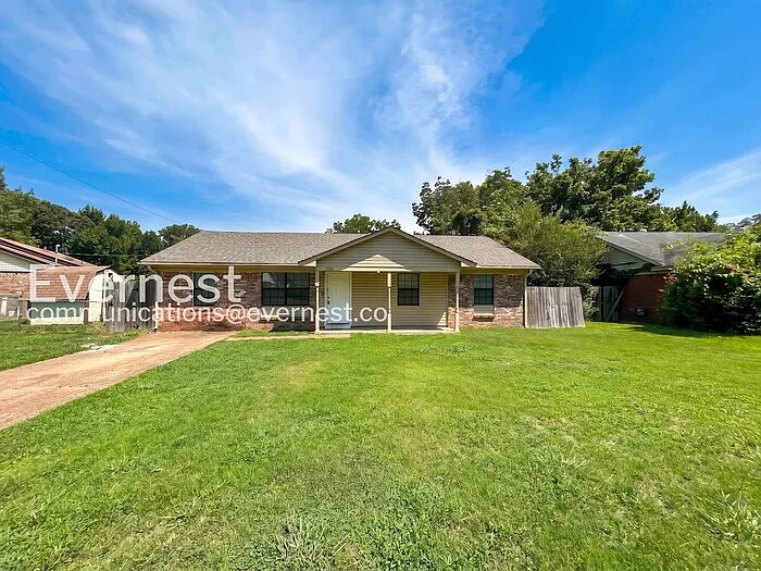 2372 Ashland Dr — Photo 1