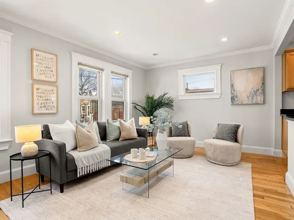 4 Magnolia St #4, Arlington, MA 02474