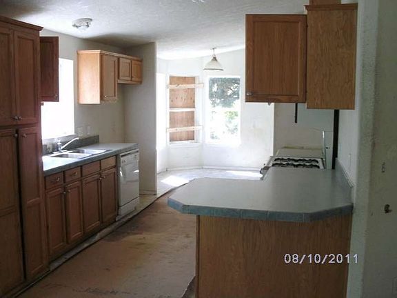 5th image of 21330 Meadowbrook Dr