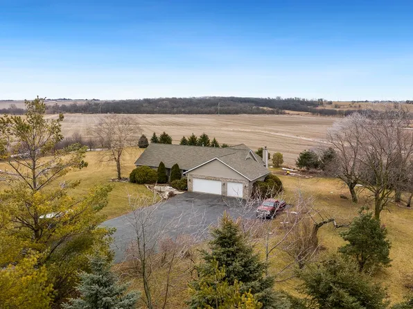 4933 N Marrill Rd, Byron, IL 61010
