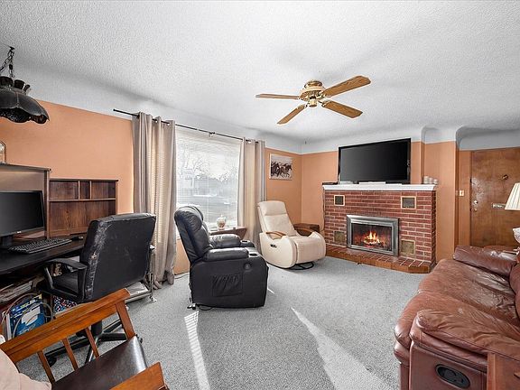 4th image of 4004 N Post St