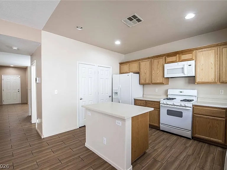 3925 Meadow Foxtail Dr — Photo 7