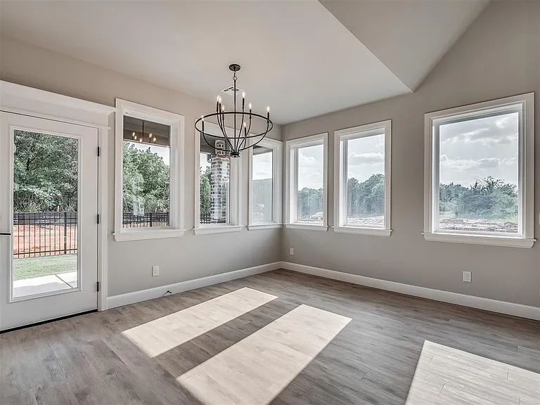 924 Kyle Dr — Photo 11