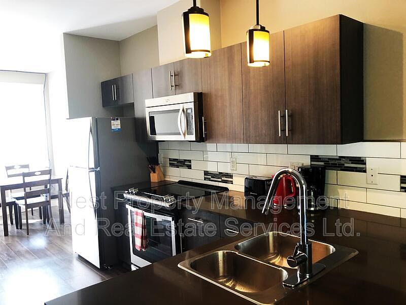 1st image of 110 Baxter Ave #206