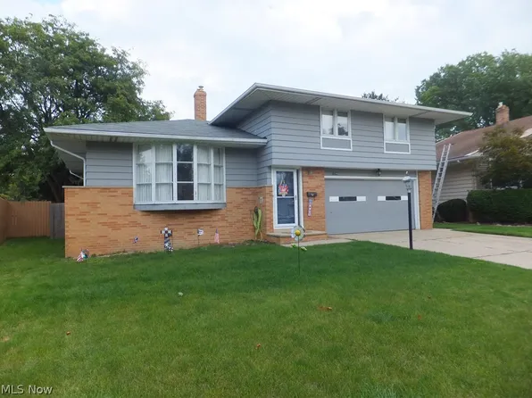 10344 N Church Dr, Parma Heights, OH 44130