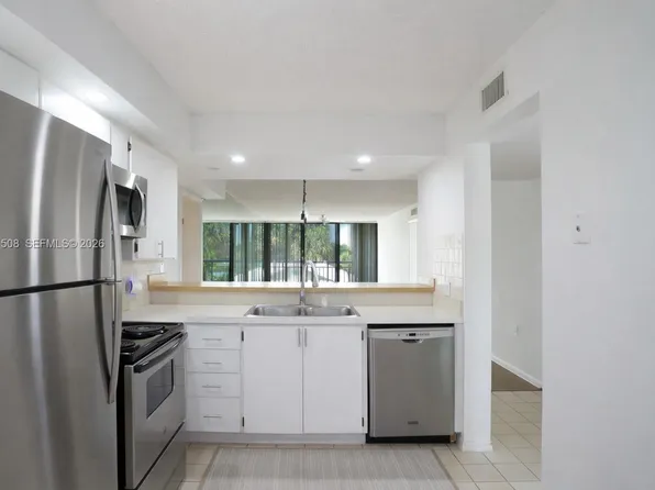 2761 Village Blvd APT 304, West Palm Beach, FL 33409