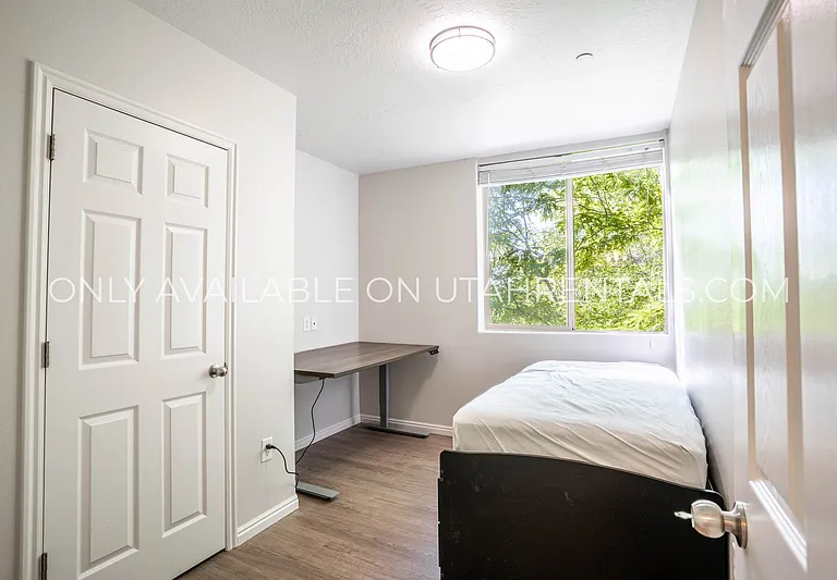 884 E 700 N #E2-1 — Photo 11