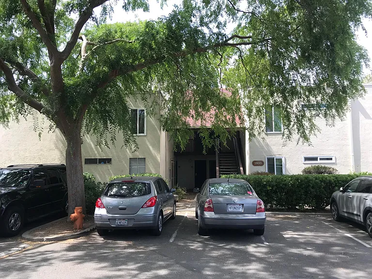 2600 Laguna Cir #E — Photo 4