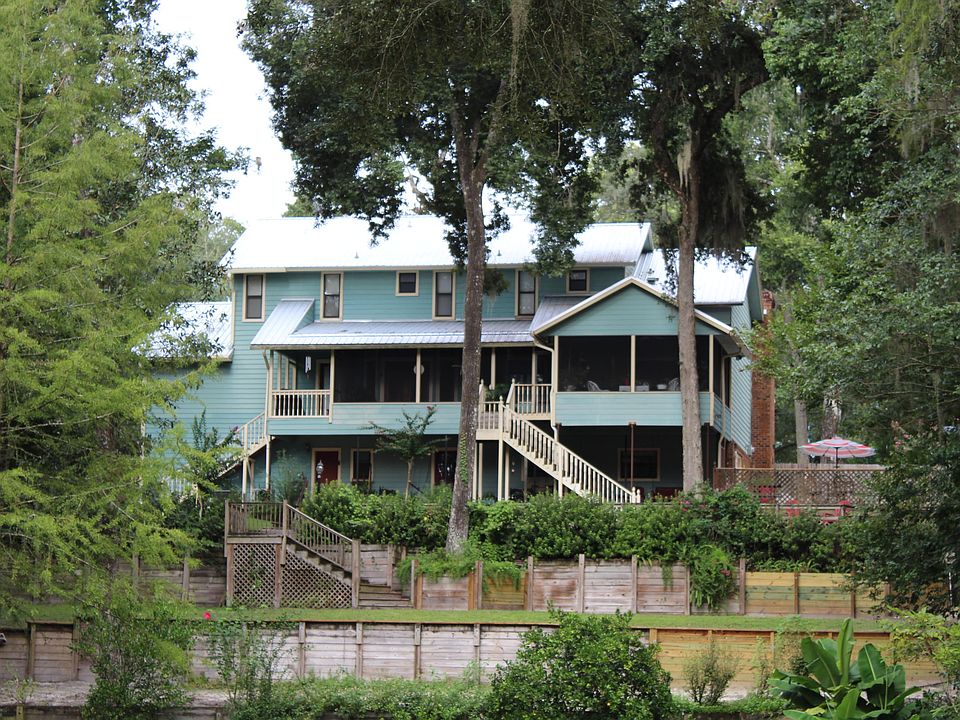 1st image of 2461 Begonia Dr