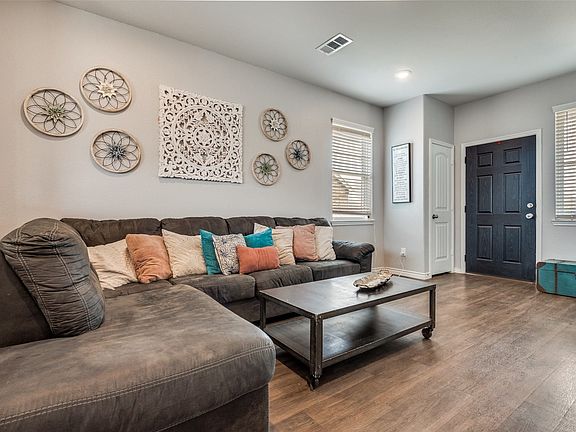 3rd image of 1206 Starling Ln