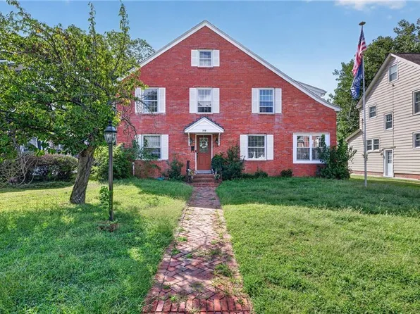 318 68th St, Newport News, VA 23607